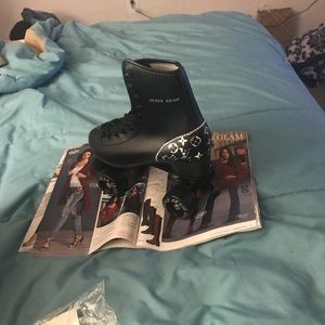 Black skates (Skate Gear)